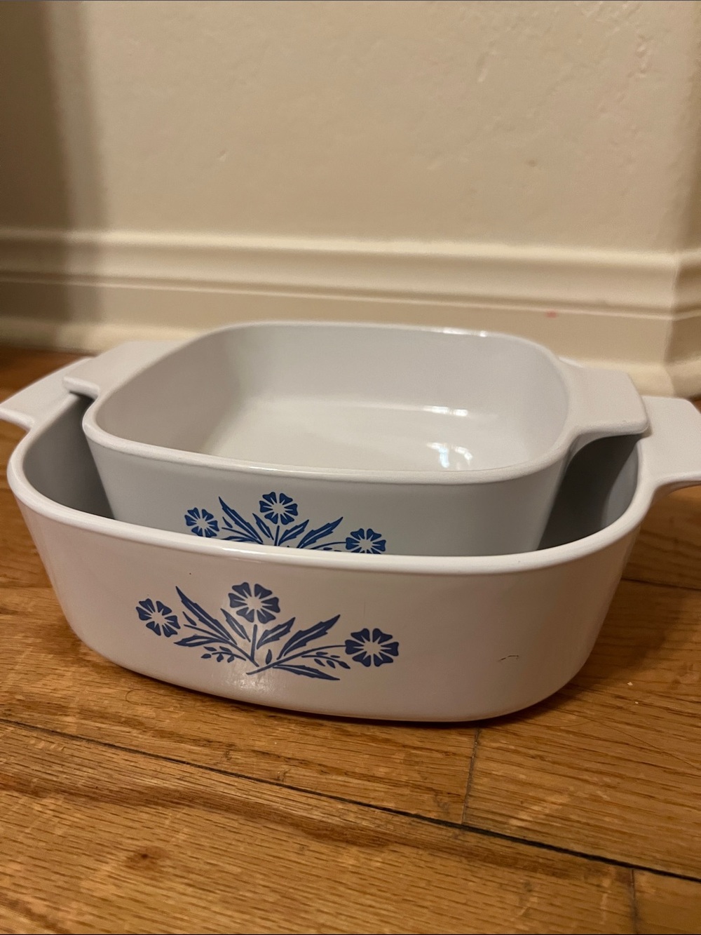 CORNING WARE BLUE CORNFLOWER SET A-1-B  and 2 QUART EUC CASSEROLE DISH
